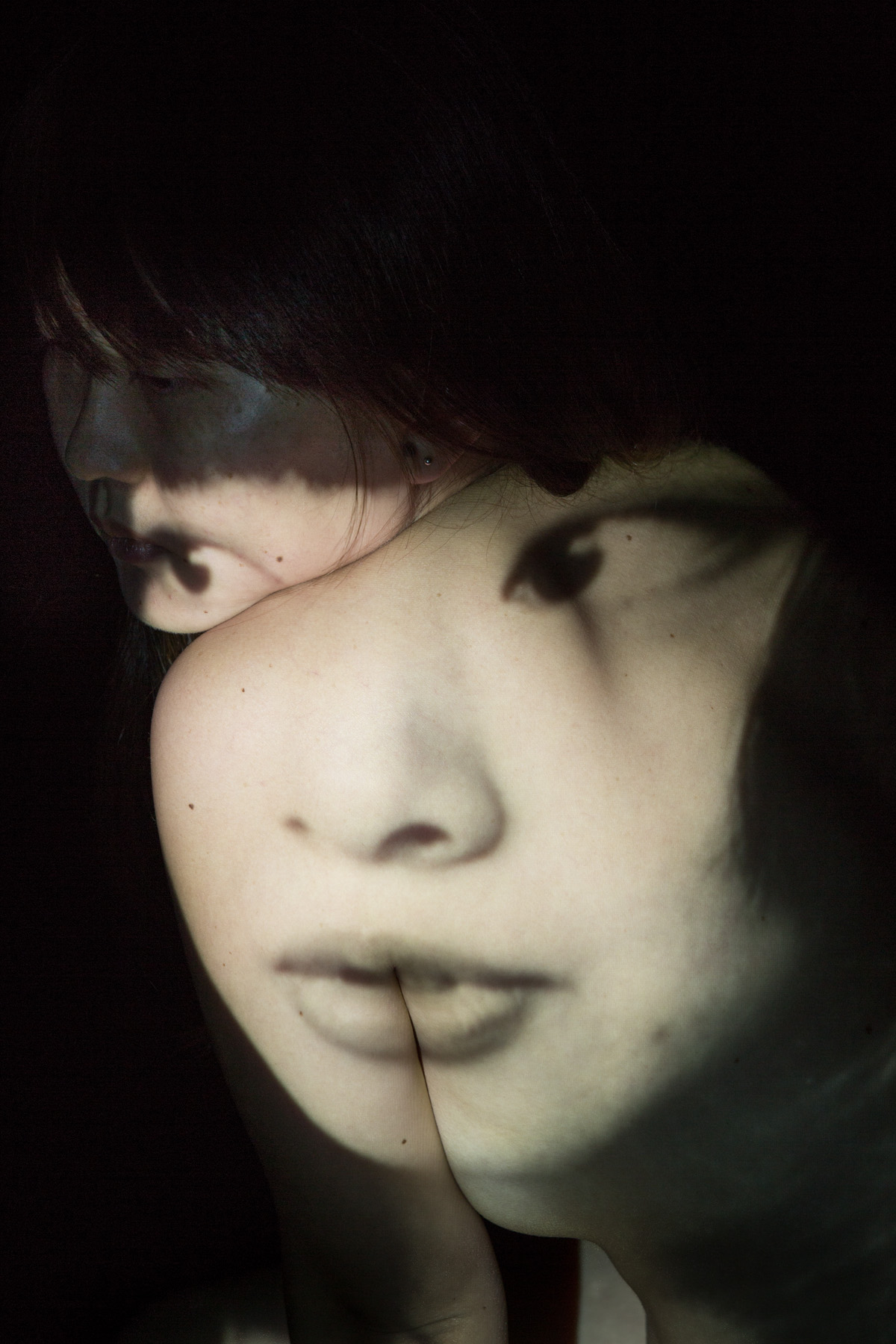 <p>Kanako And Mother I – Archival Inkjet Diasec Print 0.66m x 1m (2012)</p>
