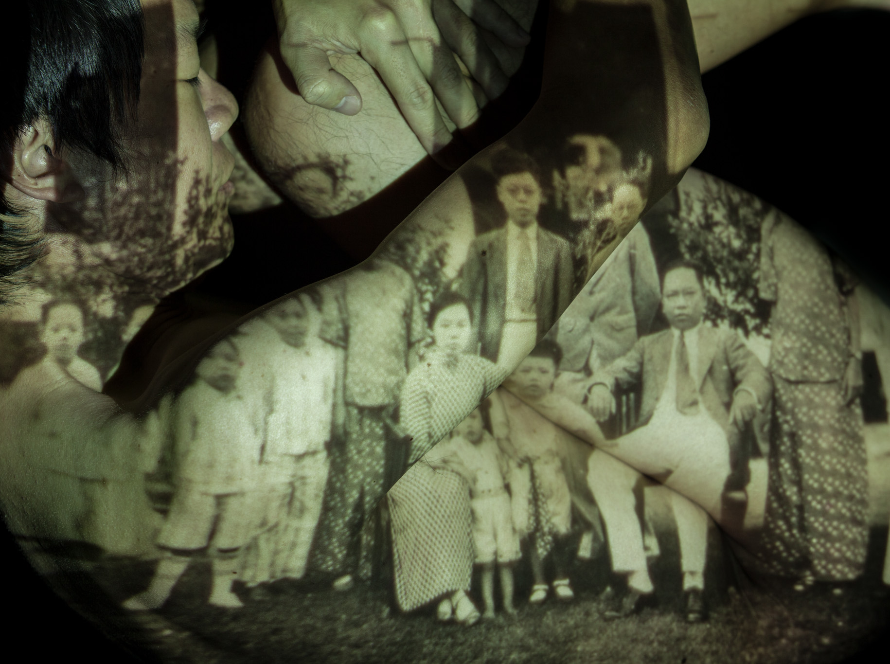 <p>Ngiap Heng And Father’s Family – Archival Inkjet Diasec Print 1m x 0.66m (2013)</p>
