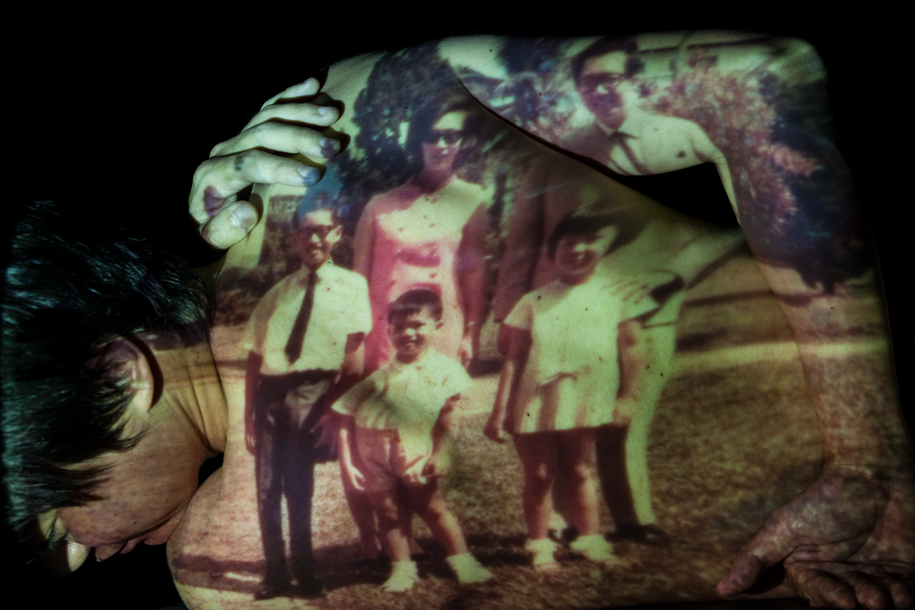 <p>Ngiap Heng Family Portrait – Archival Inkjet Diasec Print 1m x 0.66m (2013)</p>
