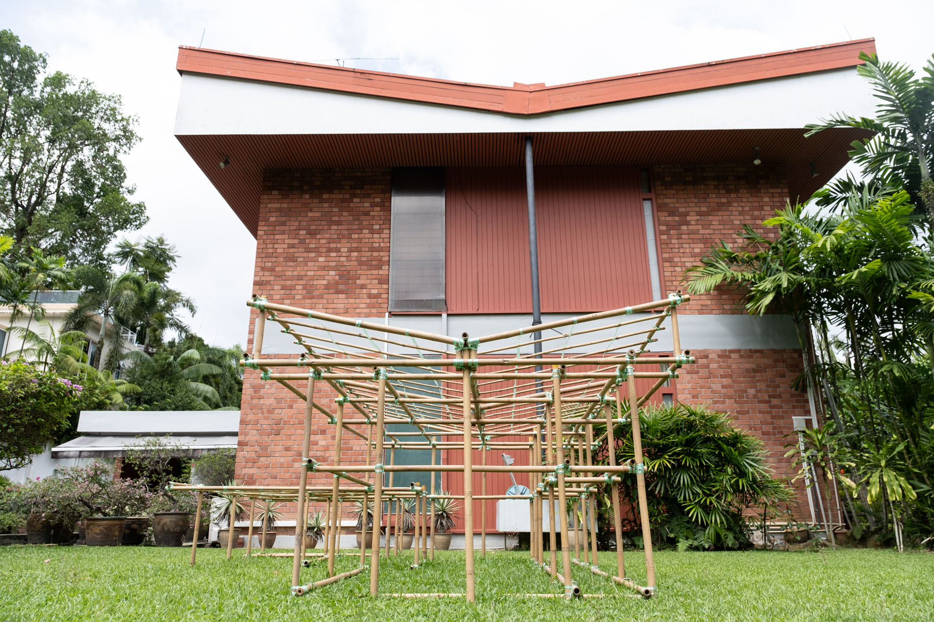 <p><em>Garden Varieties</em> (2023), Bamboo and raffia 350 × 250 × 110 cm by Catherine Hu.</p>
