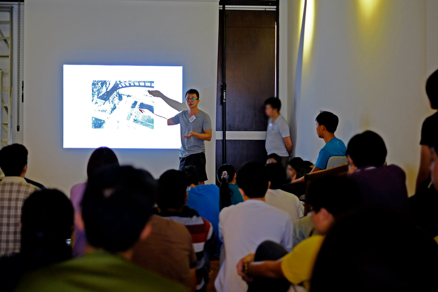 <p>Photography mentor Sean Lee giving a lecture to participants on photography.</p>
